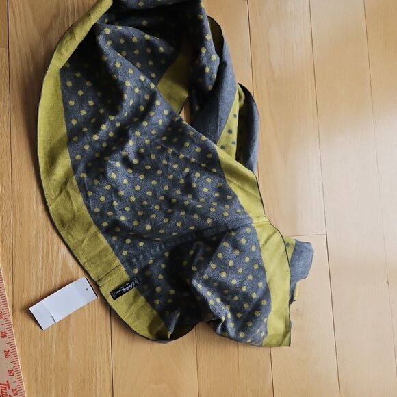 Chelsey by Joseph Women's Infinity Scarf 100 Percent Silk Grey & Kiwi Reversible - Picture 6 of 7